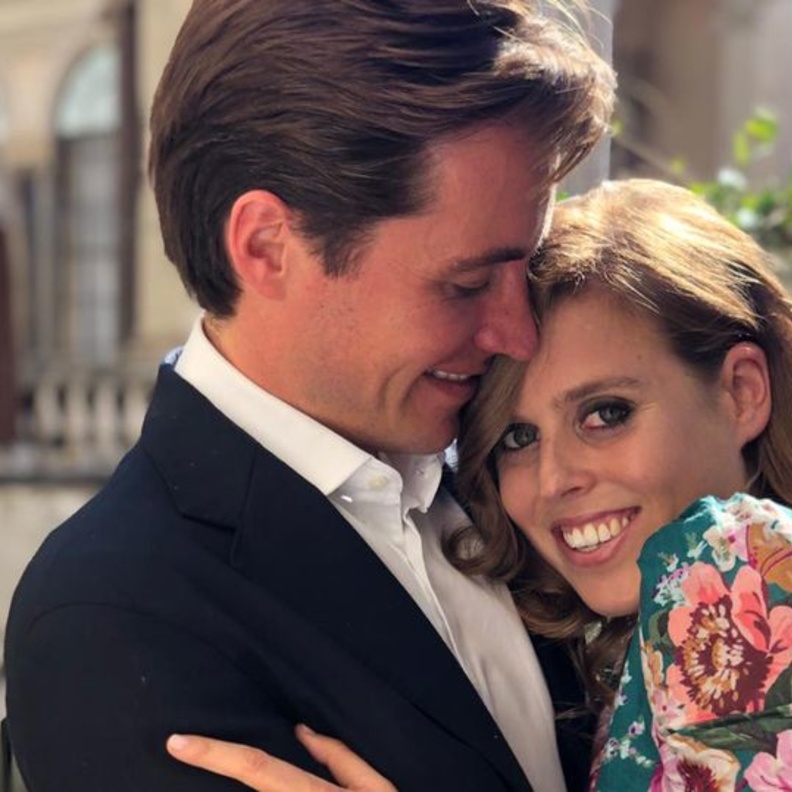  الثنائي الاميرة بياتريس و خطيبها ادواردو مابيلي سيأخذان بنصائح الحكومة قبل اتخاذ اي قرار بشأن اقامة حفل زفاف مصغر