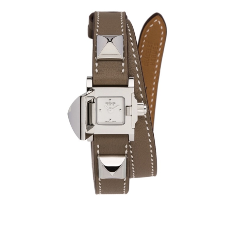 ساعات مزدانة بسوار جلد 