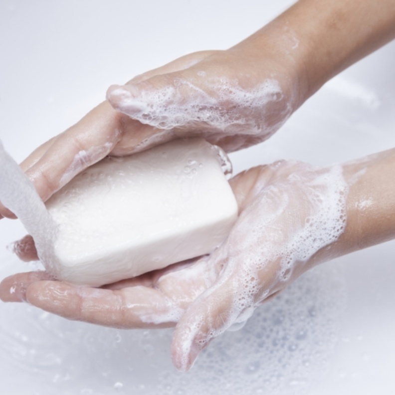 غسل اليدين وتعقيمها أهم طرق الوقاية من كورونا