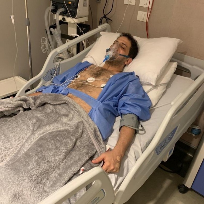 الموزع مدحت خميس في المستشفى 