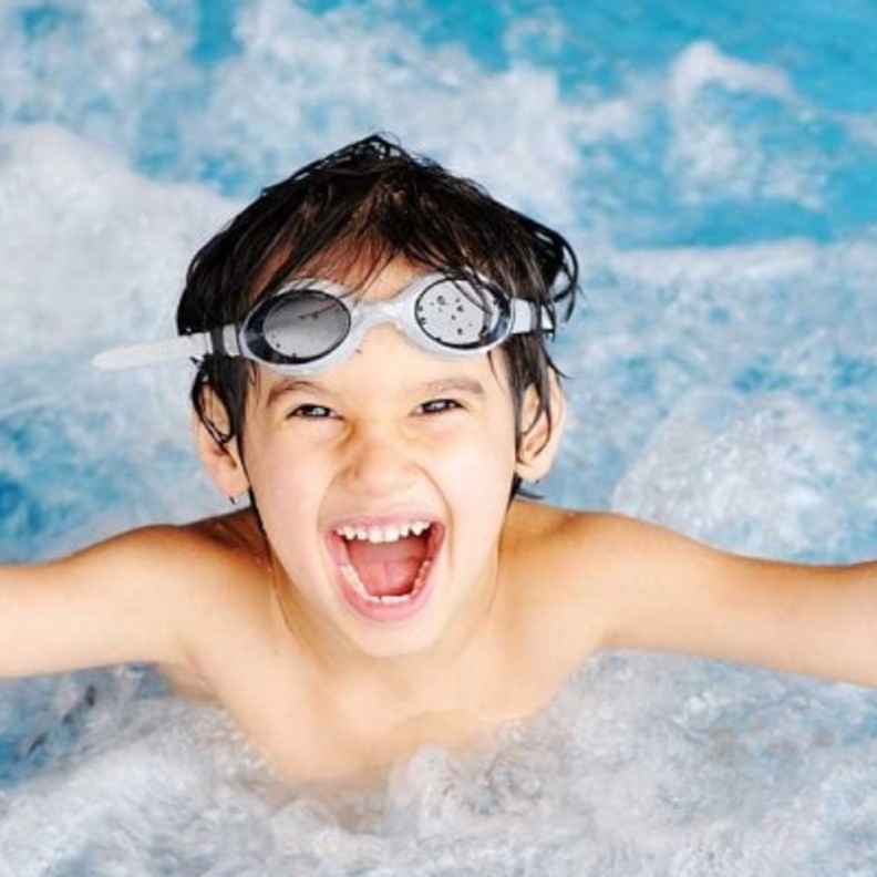 فوائد السباحة للاطفال في الشتاء