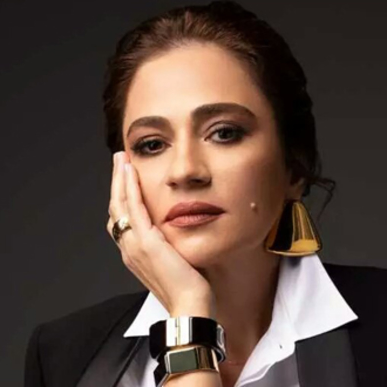  جوليا بطرس مطربة لبنانية ولدت في 1 أبريل