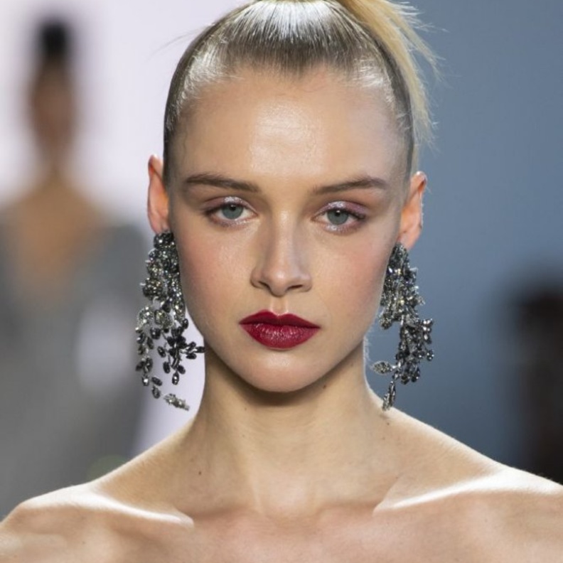 الوان شفاه حمراء لتكبير الشفايف من دار Badgley Mischka