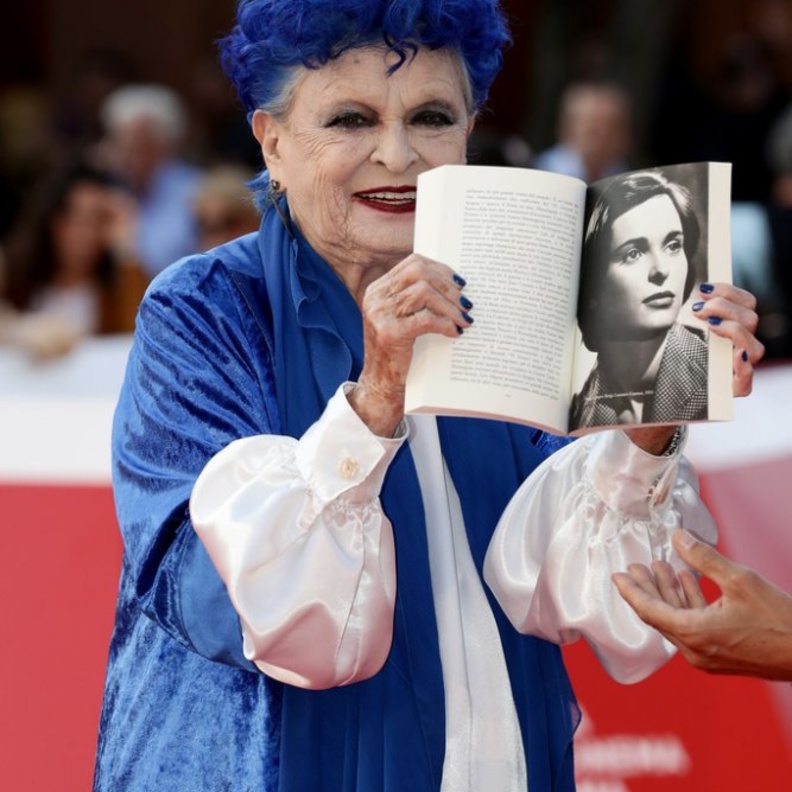 لوتشيا بوسيه 