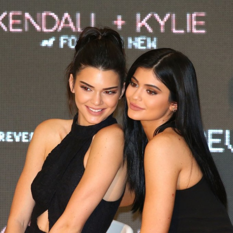 صور أهم عمليات تجميل النجمات كيندال وكايلي جينر