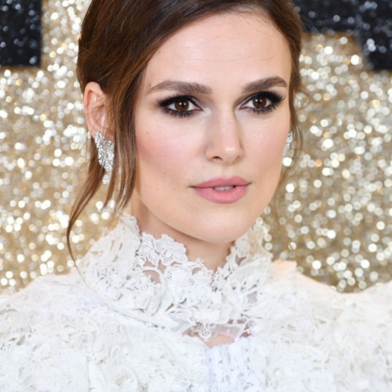 استوحي إطلالات الجمال من كيرا نايتلي