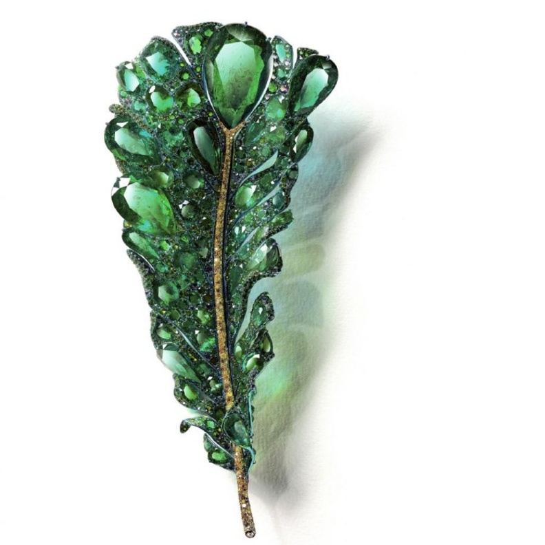 بروش الريشة الخضراء Green Plumule Brooch التحفة الثانية من مجموعة Black Label Masterpiece لعام 2020