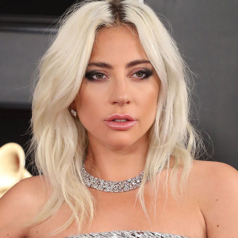 أجرأ إطلالات ليدي غاغا الجمالية