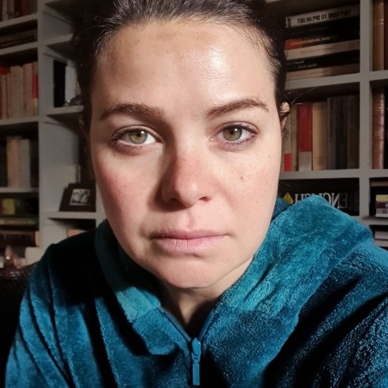  يسرا اللوزي