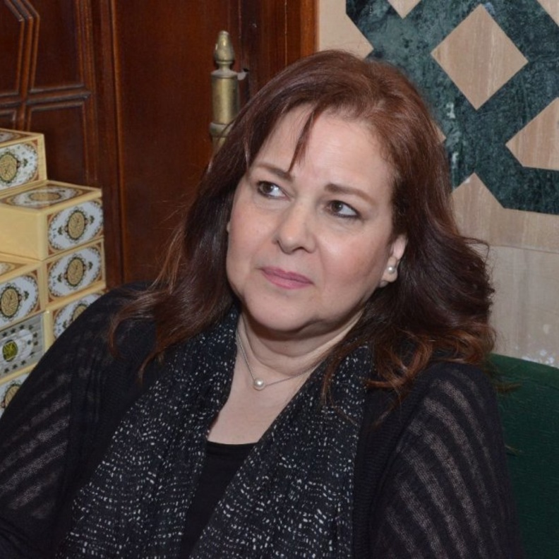 الفنانة دلال عبد العزيز