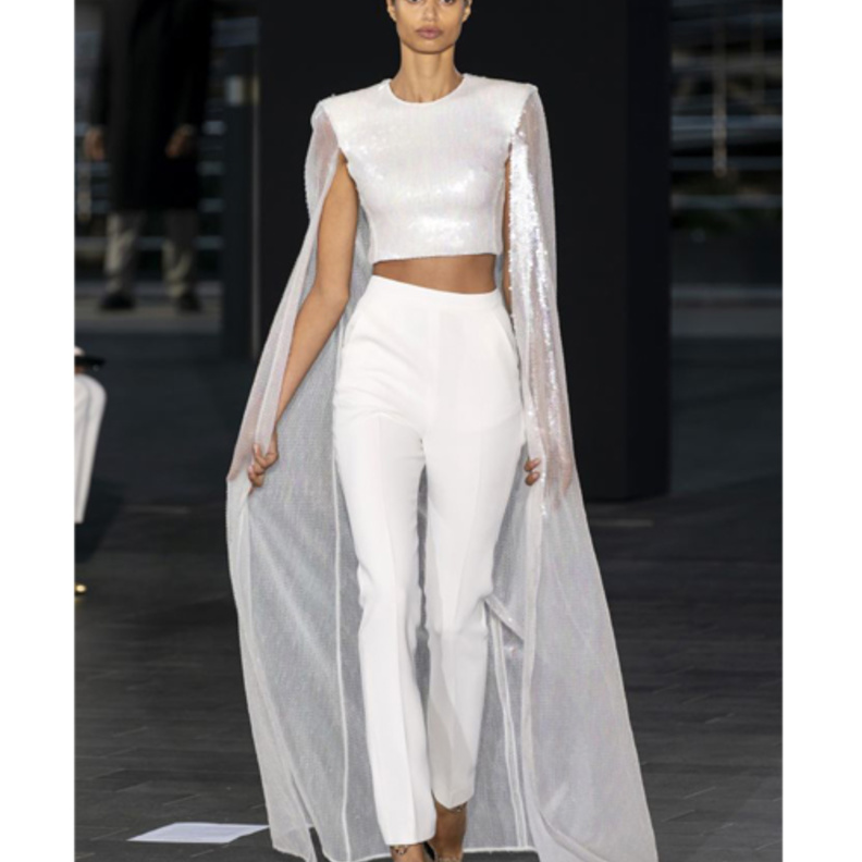 احدث قصات البنطلون الأبيض الرسمي موضة ربيع 2020 من Victoria Beckham