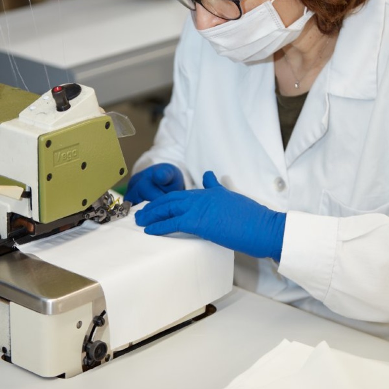 الشركة المصنّعة لمنتجات Carolina Herrera وبوريفيكاسيون غارسيا تصنع مواد طبية لمواجهة كورونا