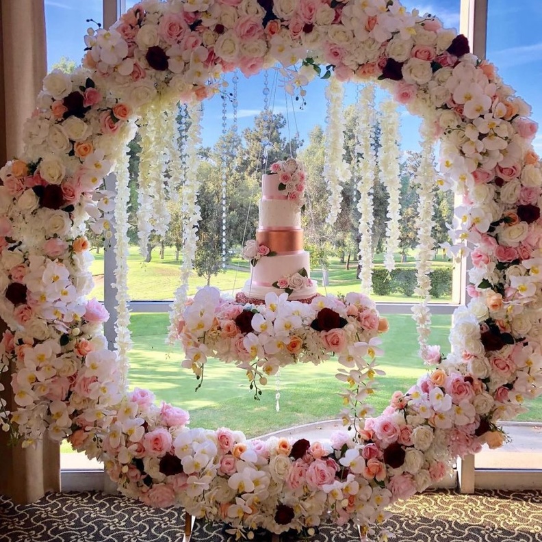 كيكة الزفاف المعلقة