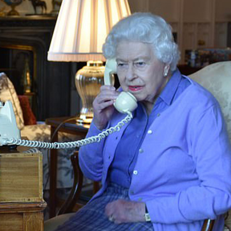 الحاجب المصاب كان على علاقة يومية بملكة بريطانيا