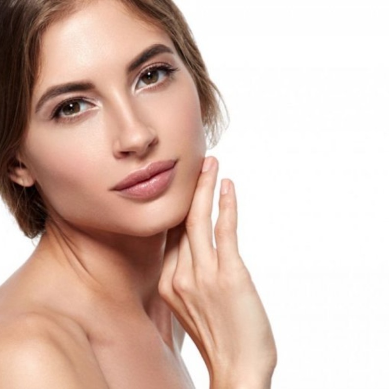  استخدمي زيت شجرة الشاي مع زيت ناقل للحصول على بشرة خالية من أي شوائب