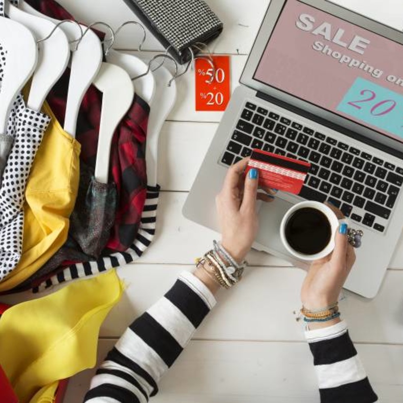  تسوقي بحكمة في فترة الحجر الصحي ولا تندفعي وراء العروضات والخصومات