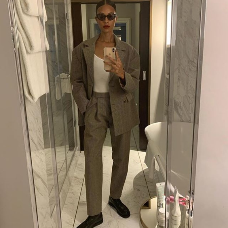 TyLynn Nguyen بتصميم البدلة الرسمية الأنيقة