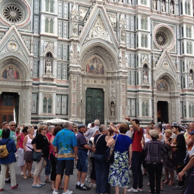 ساحة بيازا دومو من أهم مناطق السياحة في فلورنسا