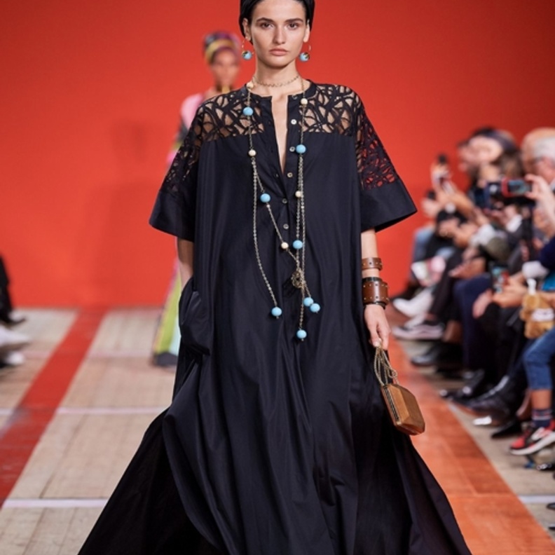 Elie Saab لوك شرقي أسود