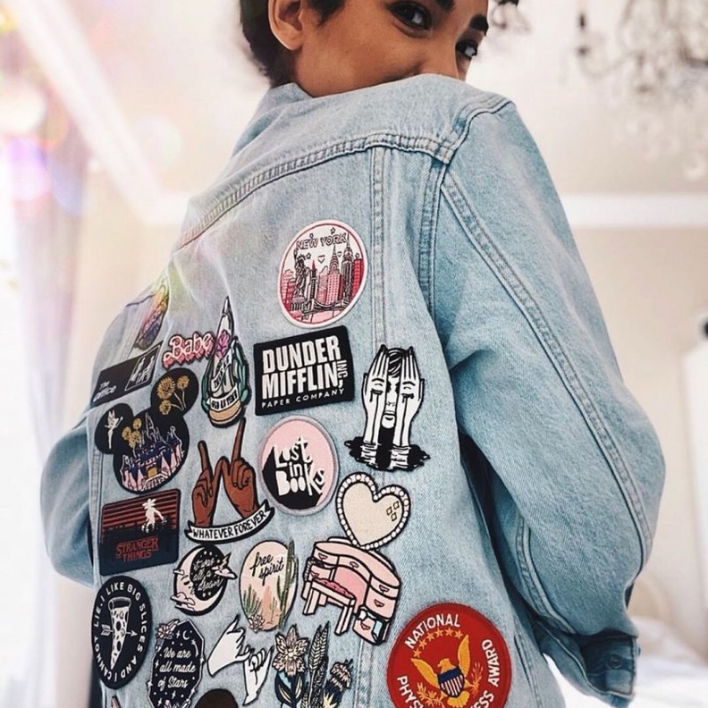 زيني جاكيت جينز بملصقات خاصة او قطع قماش
