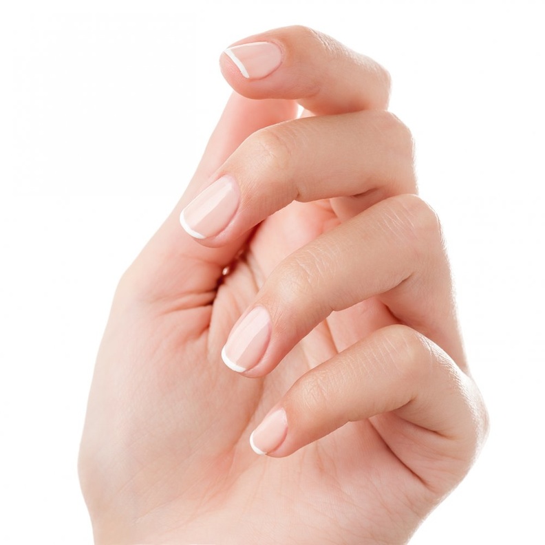 خلطة ماء الورد وزيت اللوز وزيت الخروع للعناية بالاظافر الضعيفة