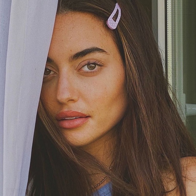 طريقة وضع مكياج شبابي ملون من وحي جسيكا قهواتي