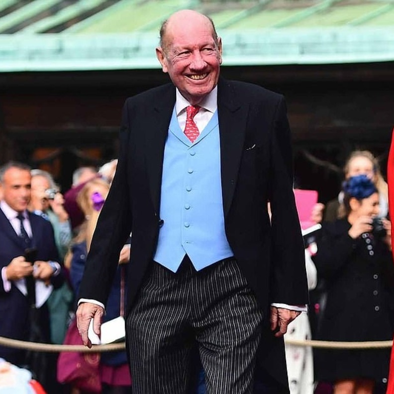 نقل والد زوج الأميرة يوجين إلى العناية المركزة بعد إصابته بفيروس كورونا