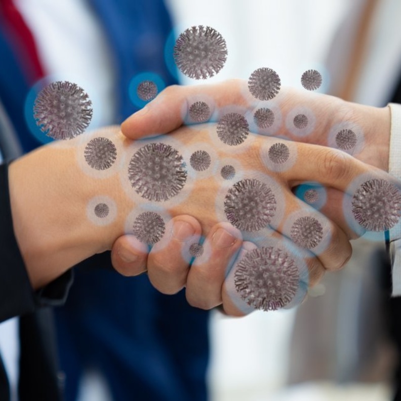  المصافحة ممنوعة بين العائلتين خلال الزيارة