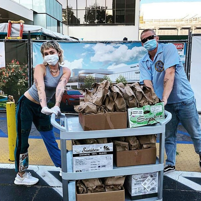 مايلي سايرس و كودي سيمبسون 