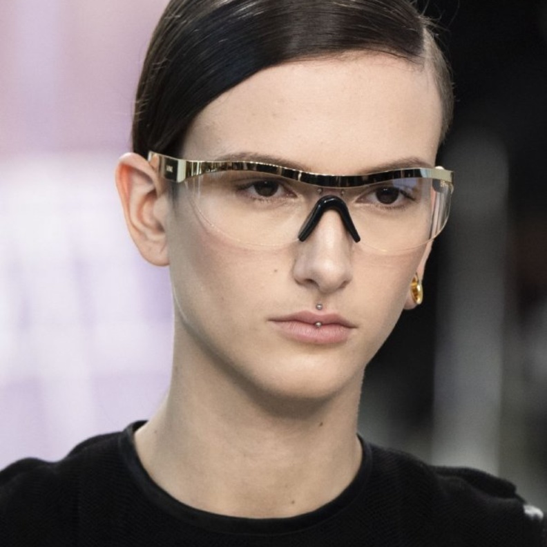 اكسسوارات النظارات الطبية والعصرية لاجتماعاتك عبر الانترنت