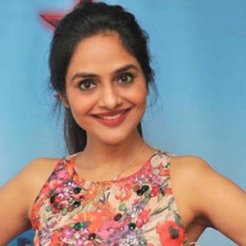  مادهو هي ممثلة هندية، ولدت في 26 مارس 1972