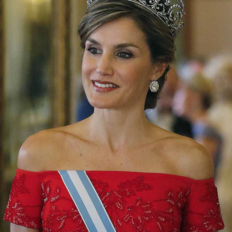 من داخل صندوق مجوهراتها.. أي القطع التي تحتل مكانة في قلب الملكة ليتيزيا؟