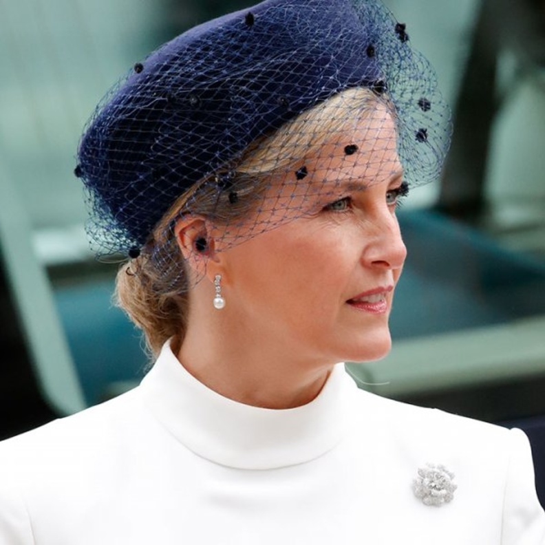 كونتيسة وسكس توجه رسالة ملهمة للنساء في أزمة كورونا