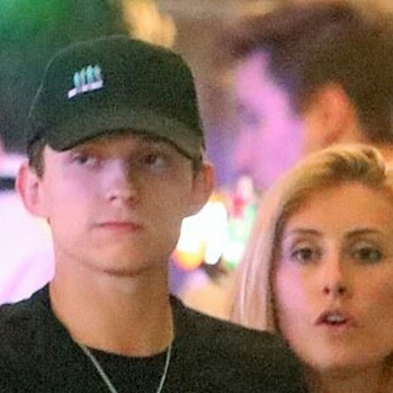 توم هولاند و صديقته 