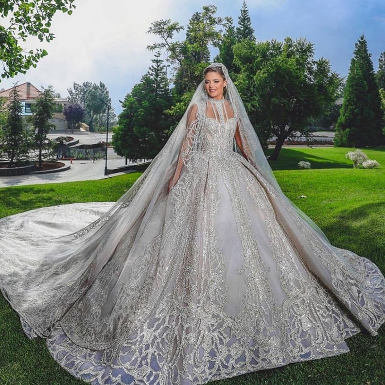 فساتين زفاف باهظة