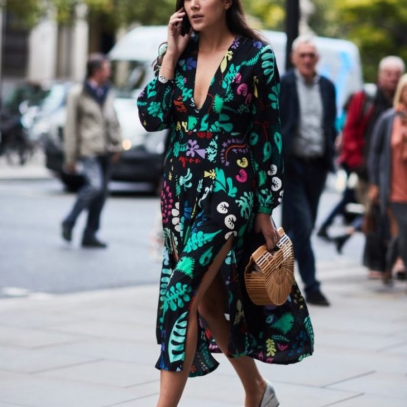  اطلالة أنيقة وعصرية لمختلف المشاوير في الفساتين المعرقة