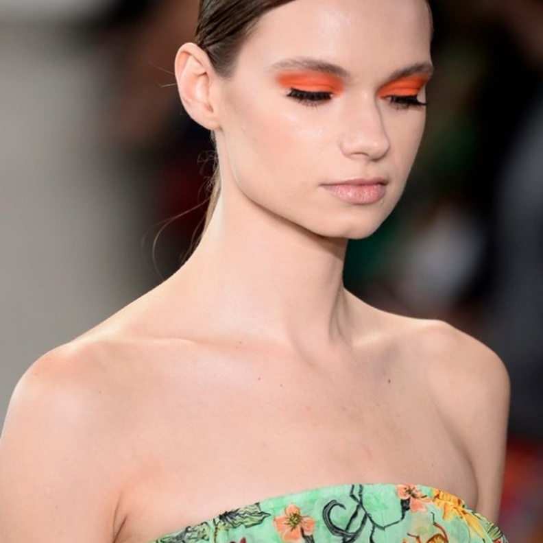  رسمات مكياج عيون باللون المرجاني السموكي من Kyle & Shahida