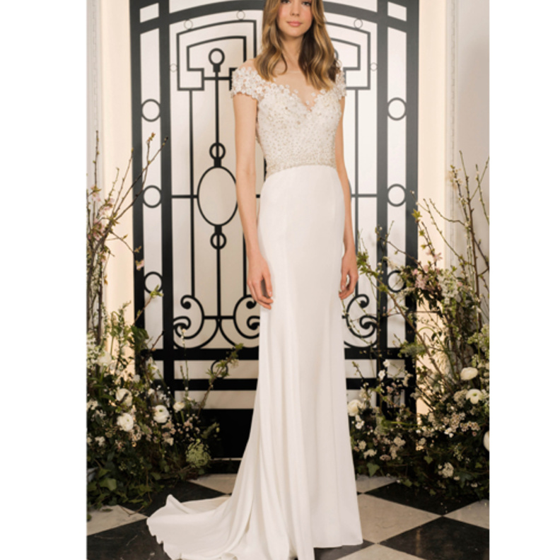 فساتين زفاف مستقيمة بقصة الكورسيه