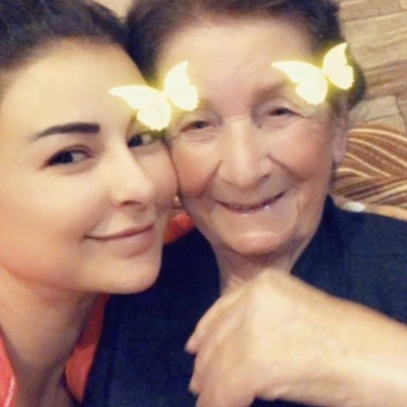 ماغي بو غصن تنشر الإيجابية لمتابعيها مع أقوال جدتها البالغة من العمر 103 عام