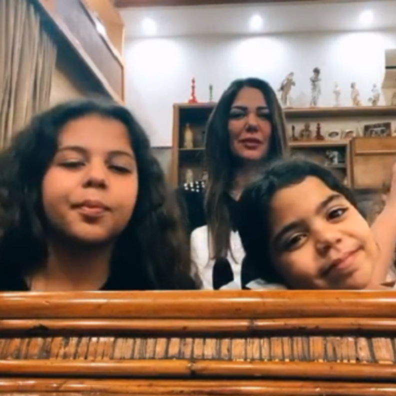 ابنة عادل امام واحفاده