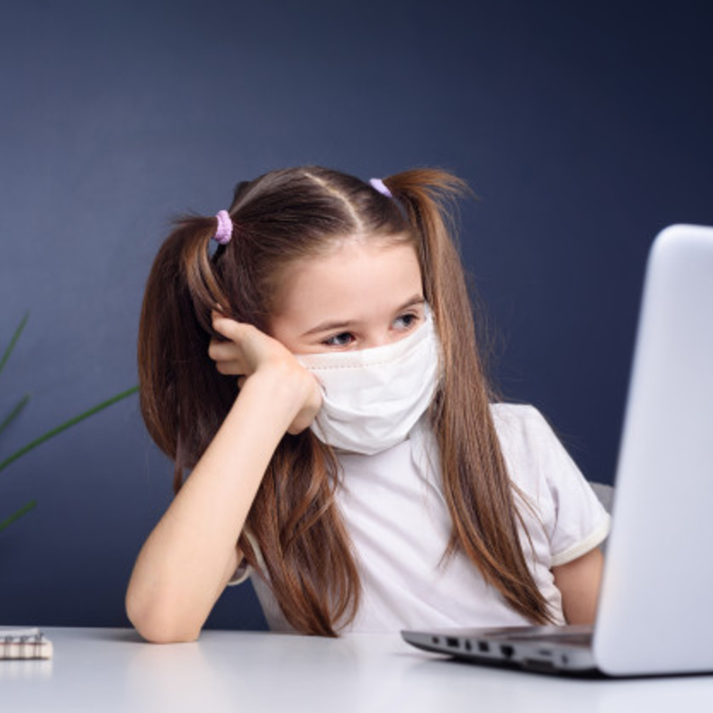 إيجابيات التعليم عن بعد خلال أزمة كورونا وطرق التغلب على سلبياته