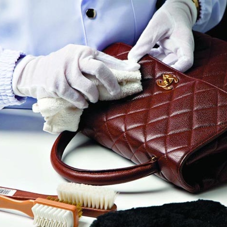 اعتني بحقائب اليد الثمينة ونظفيها بالطريقة الصحيحة