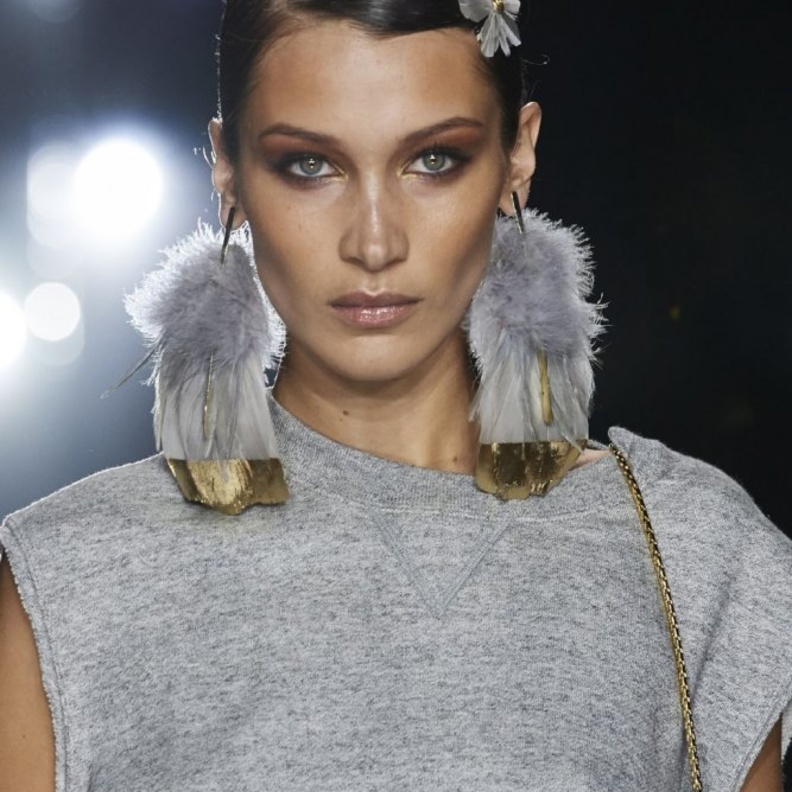 مكياج سموكي باللون البرونزي البراق والساحر من Tom Ford