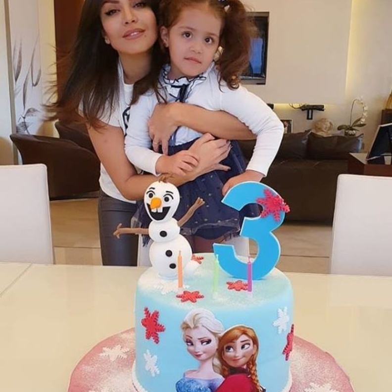 أمل بشوشة إحتفلت بعيد ميلاد إبنتها