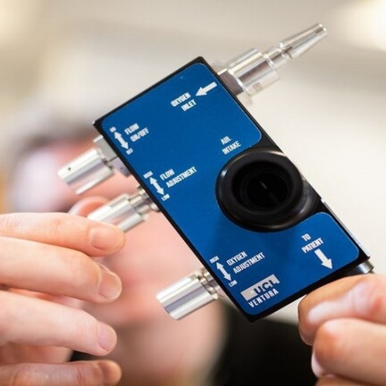 مرسيدس تتيح مواصفات وتصميم الجهاز لجميع الشركات