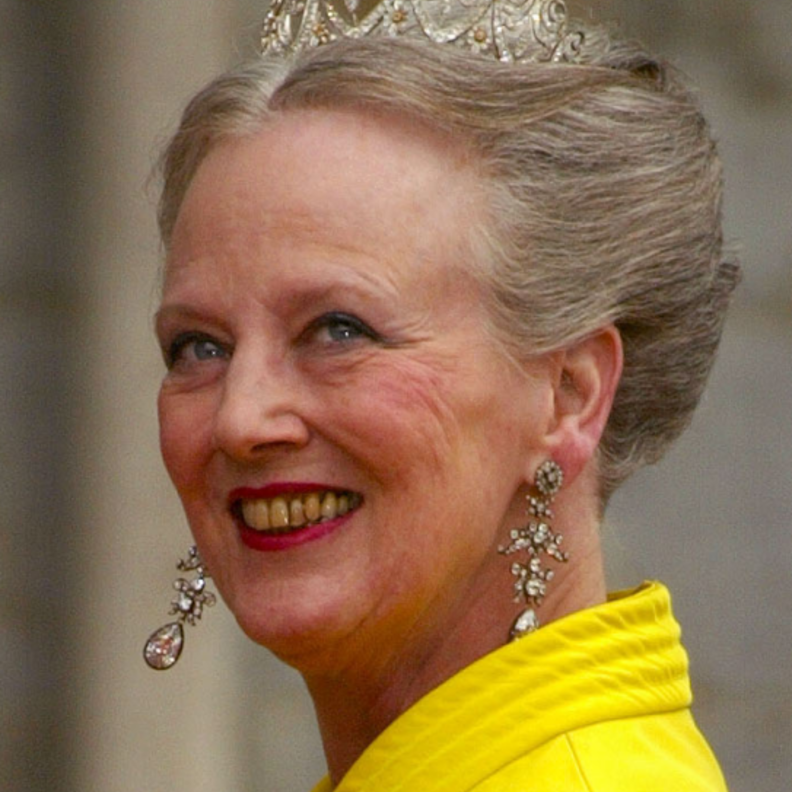 تعرف على أجمل التيجان التي تزينت بها الملكة مارغريت الثانية والأميرة ماري 