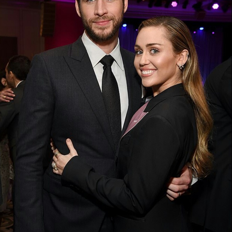 ليام هيمسوورث و مايلي سايرس 