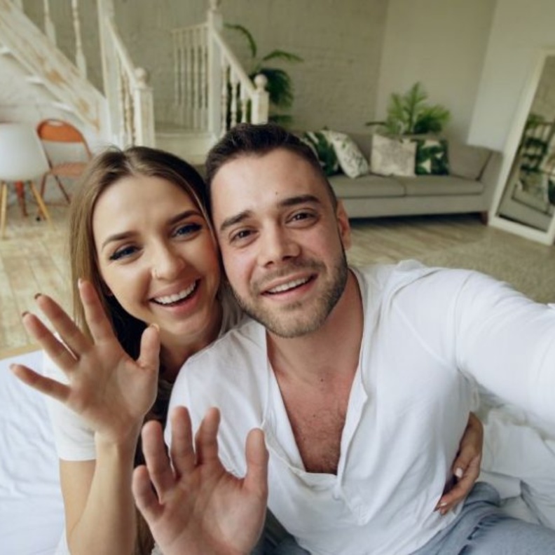 نصائح لتجنب الشجارات بين العروسين خلال الحجر المنزلي، التواصل مع الآخرين