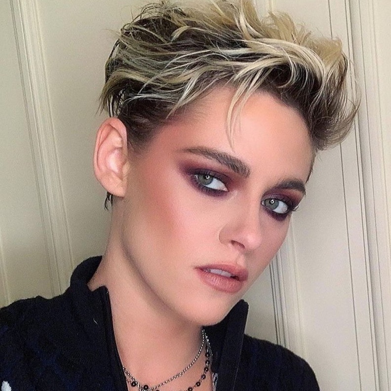 تعتمد  Kristen Stewart على رموشها الطبيعية