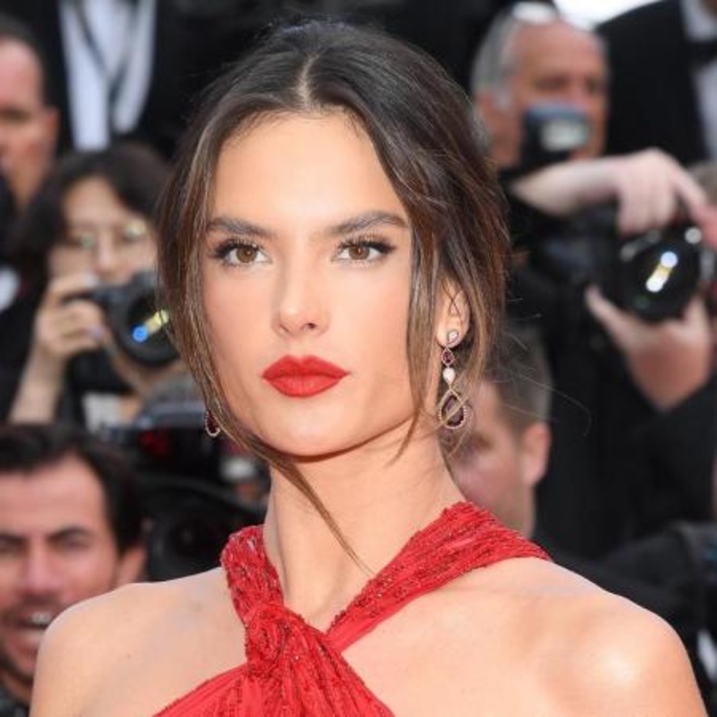 إطلالات ساحرة اختارتها أليساندرا أمبروسيو